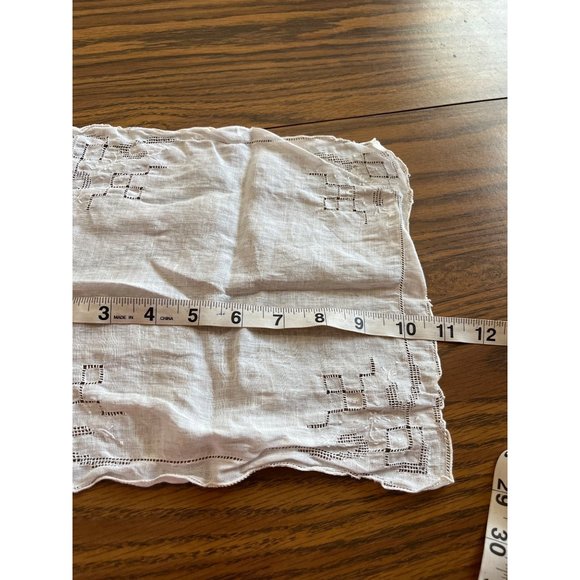 White embroidered handkerchiefs - Picture 14 of 16